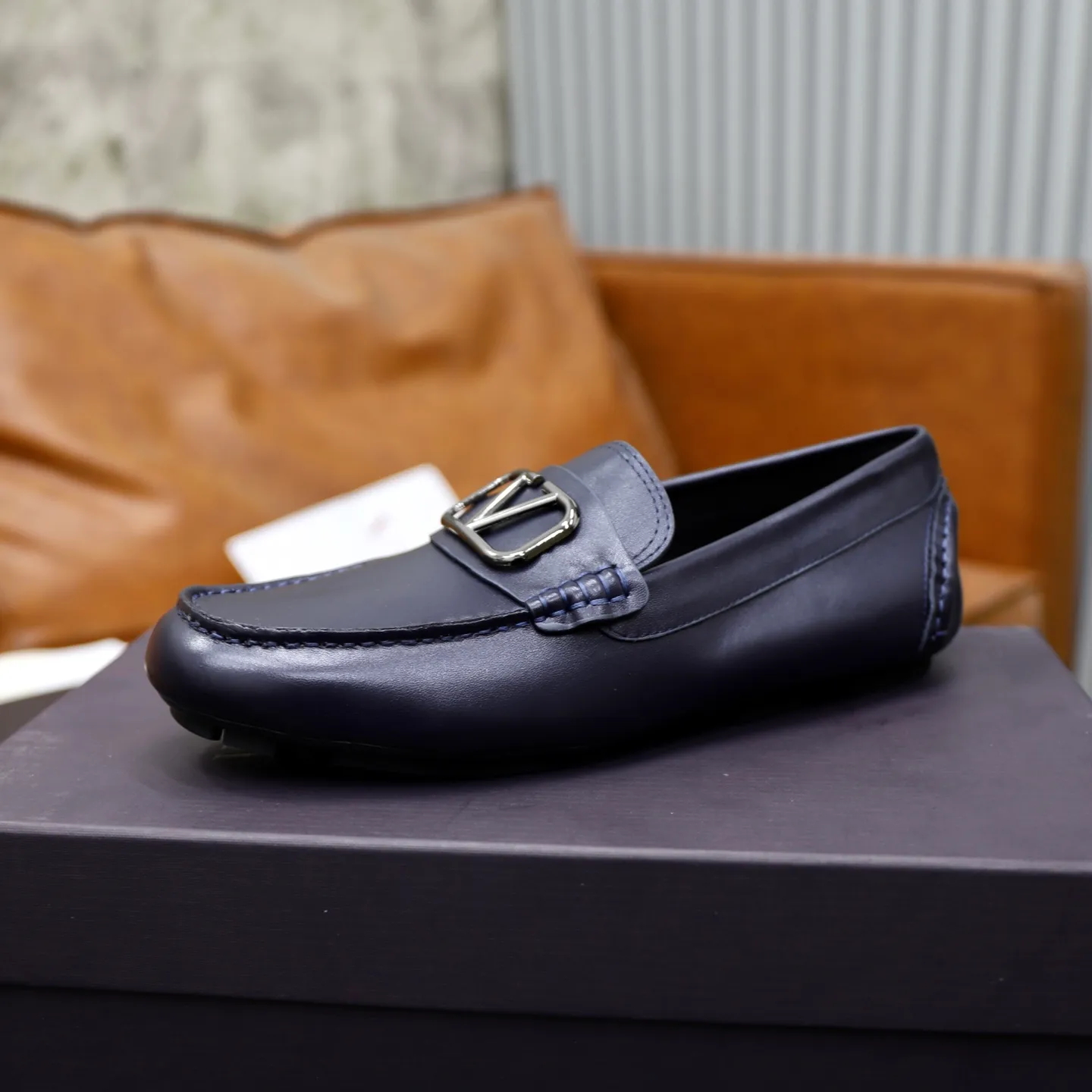 Men's shoes: 640💰VALENTINO, made of imported cowhide with imported water-dyed cow lining, iconic hardware and iconic wear-resistant outsole. 38-45 (customized at 45) VALENTINO packaging All orders enjoy the brand’s iconic product packaging